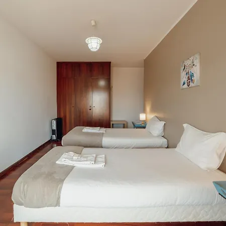 Espinho Modern 3 Bedroom By Vacationy شقة