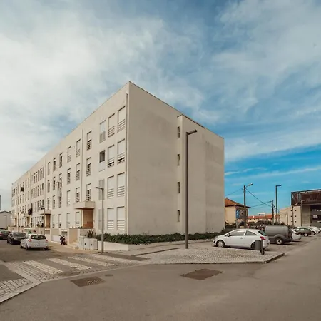Espinho Modern 3 Bedroom By Vacationy Apartman