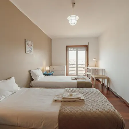 Espinho Modern 3 Bedroom By Vacationy Apartman *