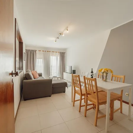 Espinho Modern 3 Bedroom By Vacationy Apartman
